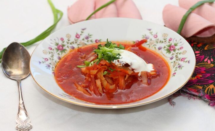 Para una merienda, los pacientes con gota pueden comer borscht vegetariano